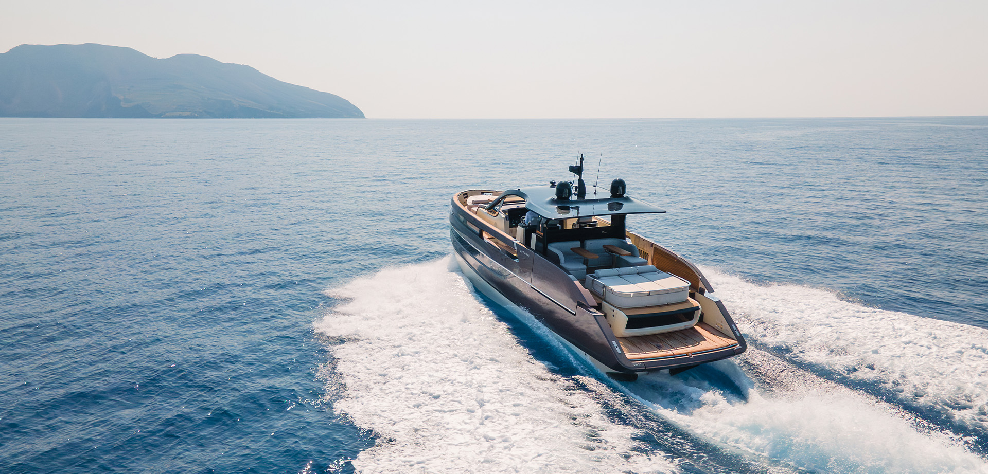 Invictus Yacht - TT550